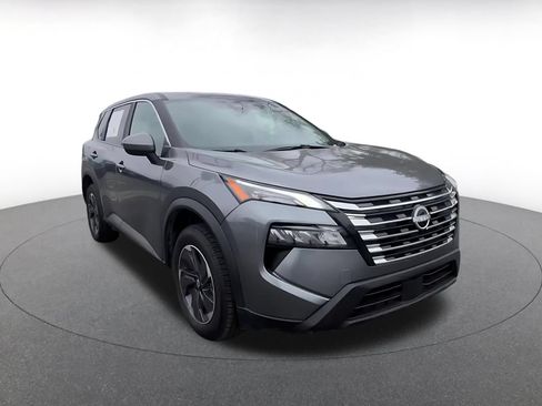 Used 2025 Nissan Rogue SV FWD image 3