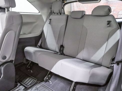 Used 2024 Toyota Sienna LE w/ LE Plus Package FWD image 11