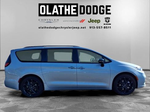 New 2026 Chrysler Pacifica Limited w/ S Appearance Package image 27