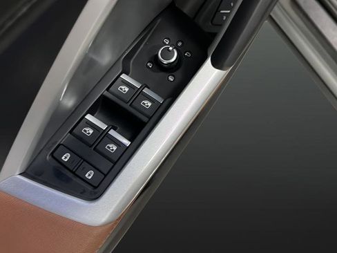 Used 2024 Audi Q3 2.0T Premium Plus w/ Premium Plus Package image 21