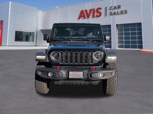 Used 2025 Jeep Wrangler Unlimited Rubicon image 2