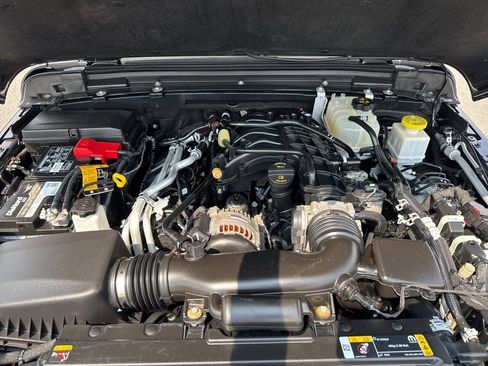 Used 2023 Jeep Gladiator Willys image 10