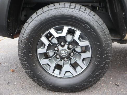 Used 2019 Toyota Tacoma TRD Off-Road AWD/4WD image 45