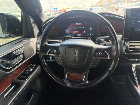 Used 2022 Lincoln Navigator Reserve AWD/4WD image 17