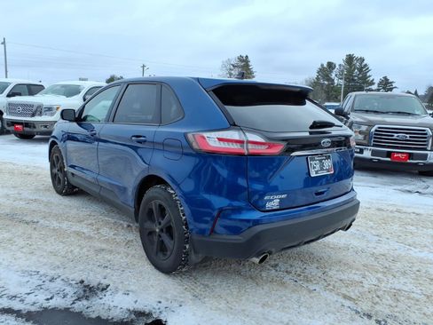 Used 2020 Ford Edge SE image 3