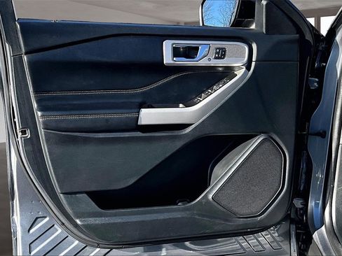 Used 2022 Ford Explorer Limited w/ Equipment Group 301A image 23