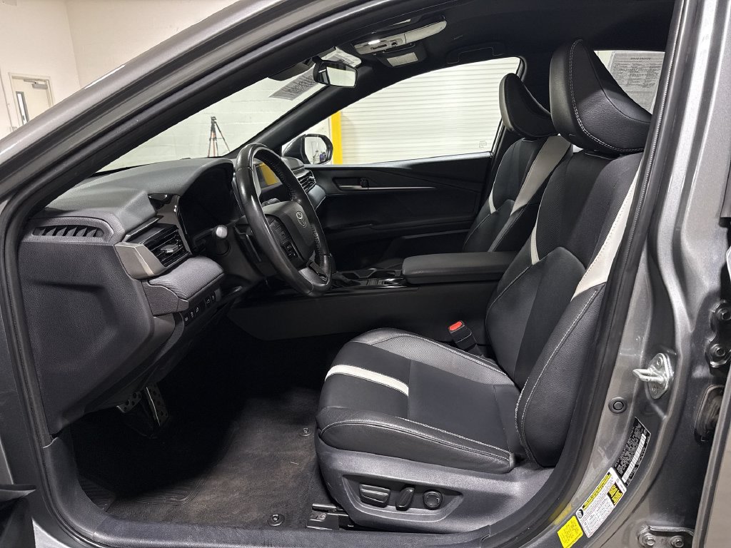Used 2025 Toyota Camry SE FWD image 19