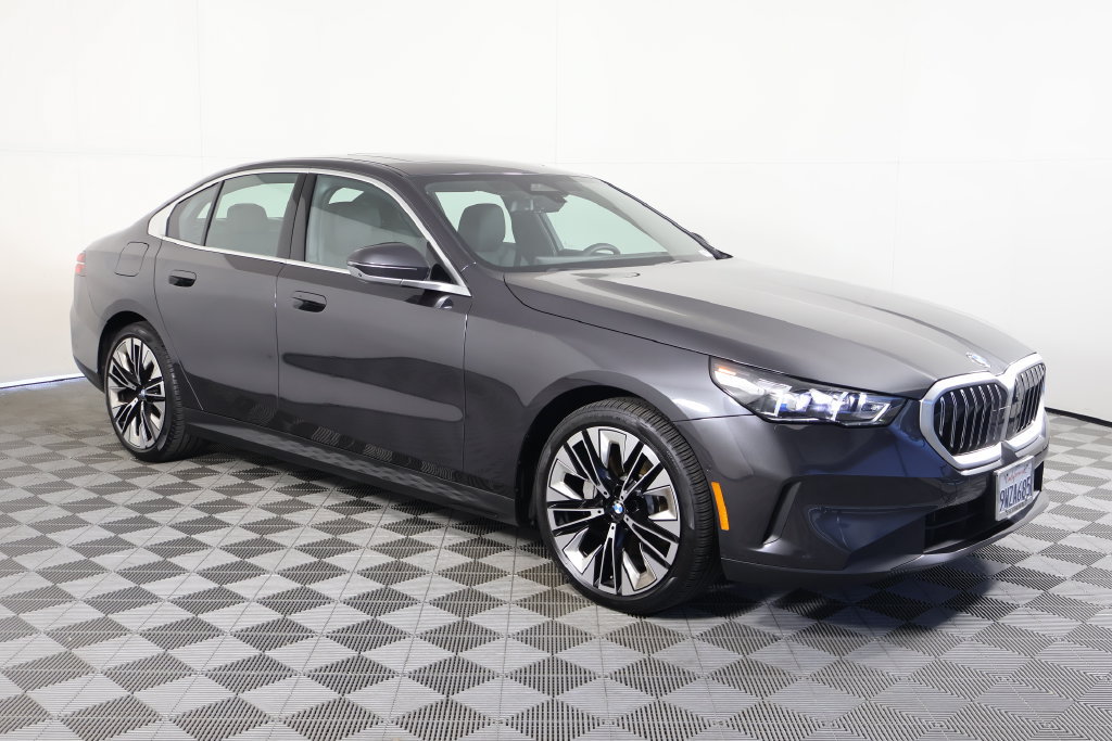 Used 2026 BMW 530i w/ Premium Package RWD image 3