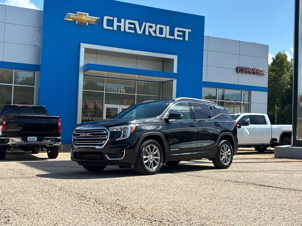 Used 2024 GMC Terrain SLT AWD/4WD image 13