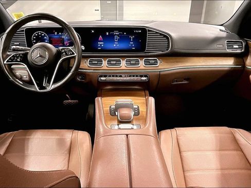 Used 2024 Mercedes-Benz GLS 450 4MATIC image 7