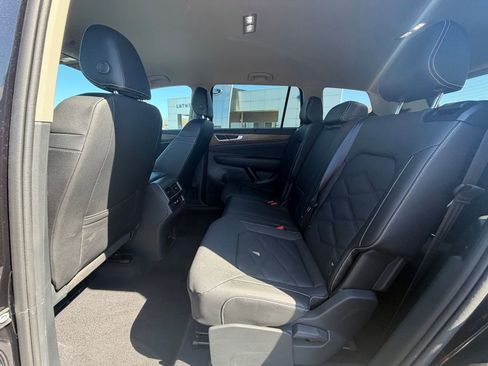 Used 2025 Volkswagen Atlas SE AWD/4WD image 14