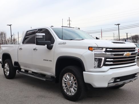Used 2023 Chevrolet Silverado 2500 High Country w/ Technology Package image 5