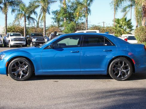 Used 2023 Chrysler 300 Touring w/ Sport Appearance Package image 5