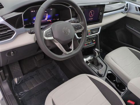 New 2026 Volkswagen Taos SE image 9