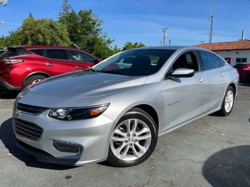 Used 2018 Chevrolet Malibu LT image 3