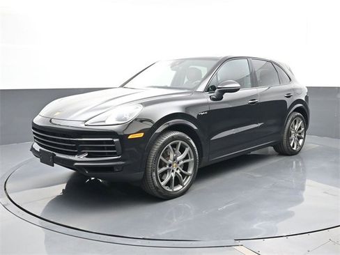 Used 2023 Porsche Cayenne Platinum Edition image 1