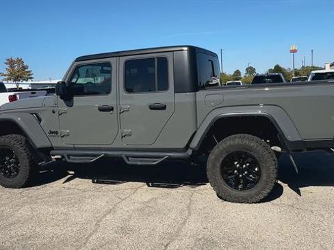 Used 2022 Jeep Gladiator Sport image 6