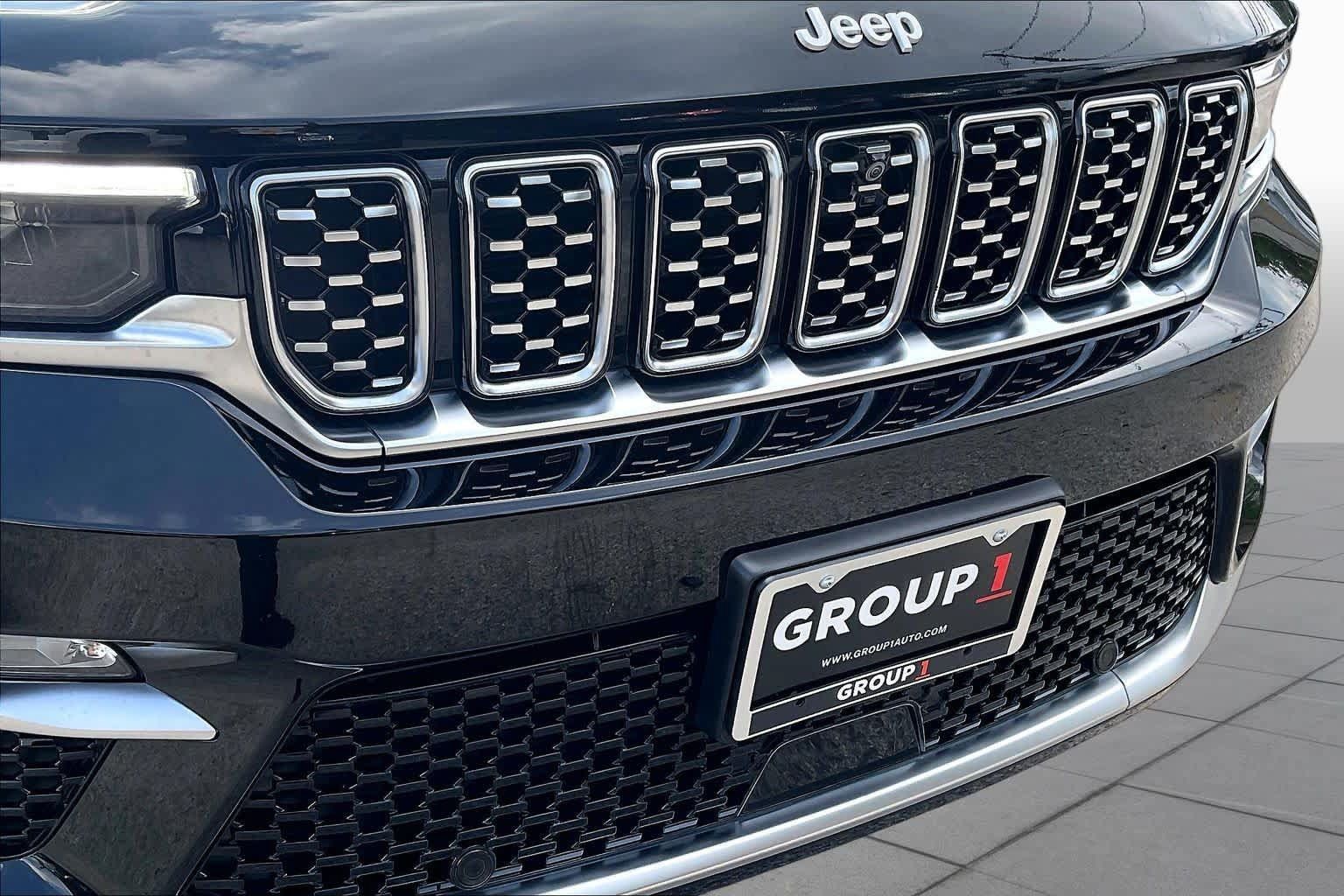 Used 2025 Jeep Grand Cherokee Summit w/ MOPAR Finishing Package AWD/4WD image 30
