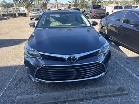 Used 2017 Toyota Avalon Limited image 3