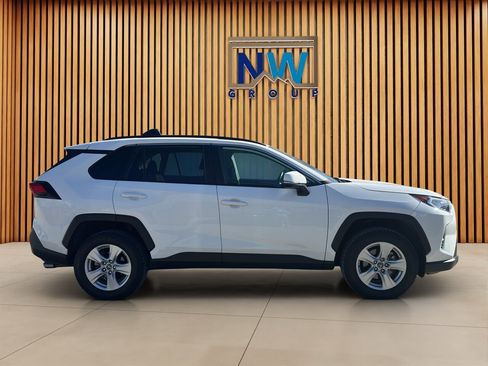 Used 2020 Toyota RAV4 XLE w/ Convenience Package image 27