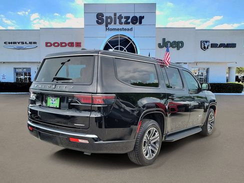 Used 2024 Jeep Wagoneer L Series II RWD image 2