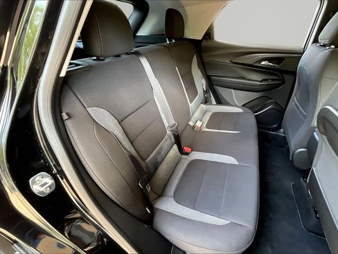 Used 2025 Chevrolet TrailBlazer LT FWD image 23