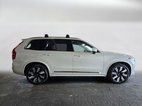 Used 2023 Volvo XC90 T8 Ultimate w/ Lounge Package image 5