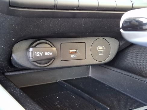 Used 2024 Hyundai Elantra Limited FWD image 19