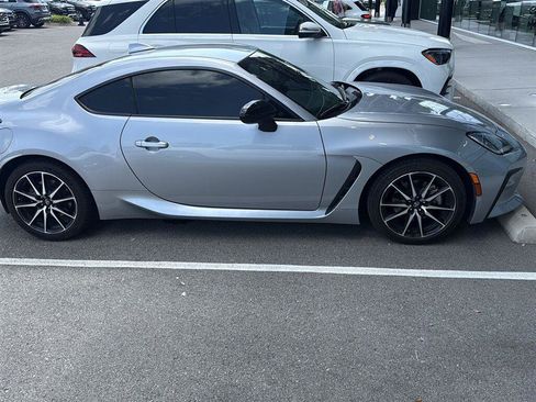Used 2024 Toyota GR86 RWD image 2
