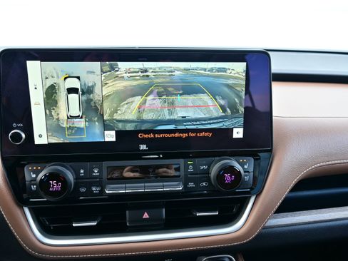 Used 2025 Toyota Grand Highlander AWD image 30