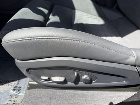 Used 2022 Audi e-tron GT Premium Plus image 35