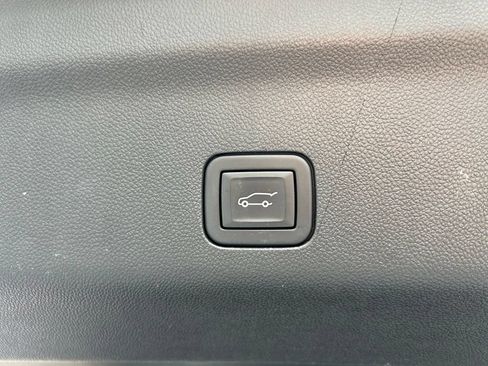 Used 2024 GMC Yukon Denali RWD image 50