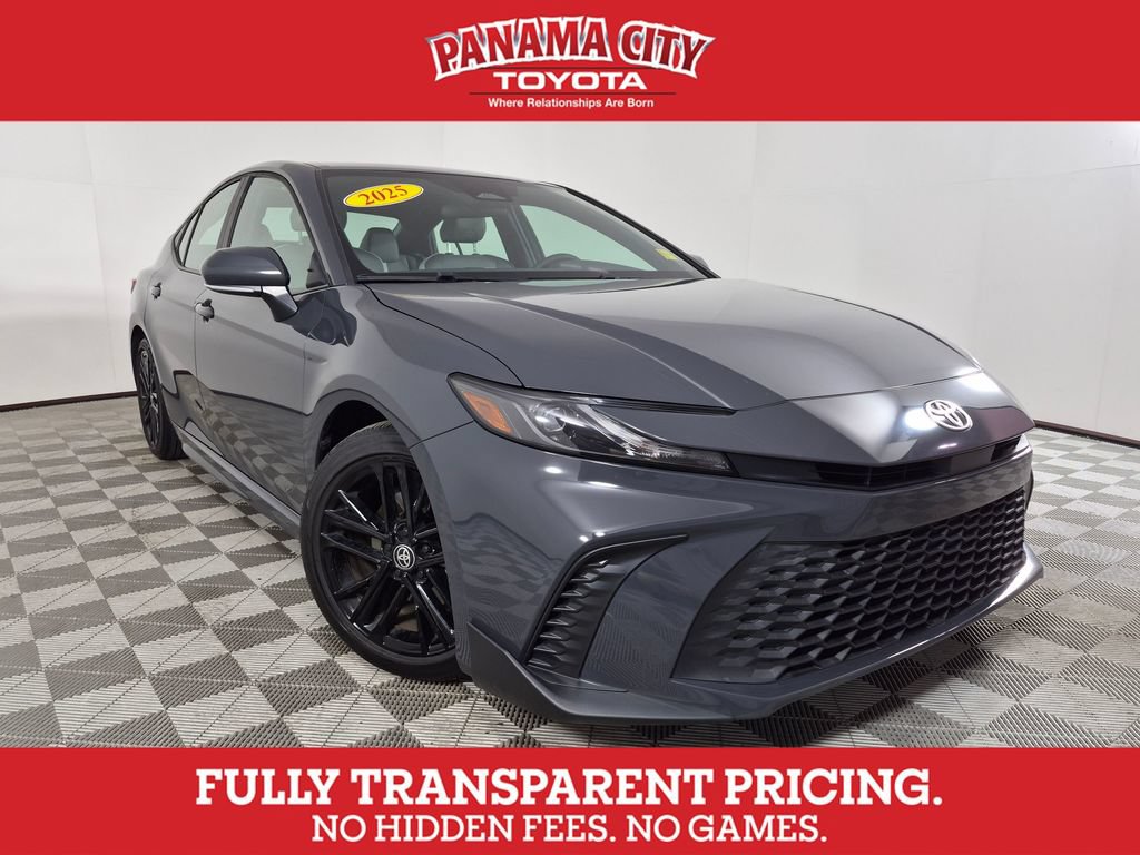 Used 2025 Toyota Camry SE FWD image 1