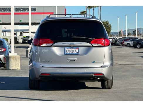 Used 2018 Chrysler Pacifica Limited w/ Advanced Safetytec Group image 5