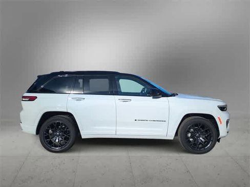 New 2025 Jeep Grand Cherokee Summit image 9