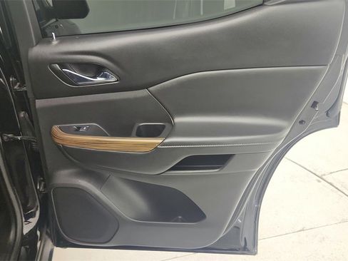 Used 2017 GMC Acadia SLE image 35