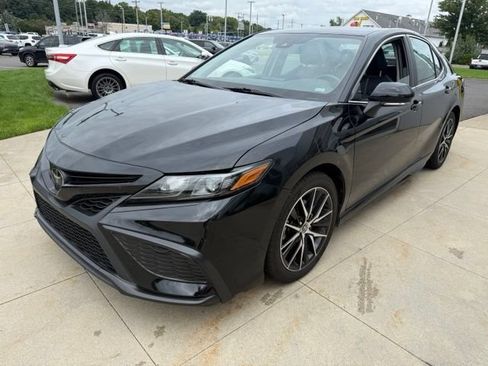 Used 2024 Toyota Camry SE FWD image 3
