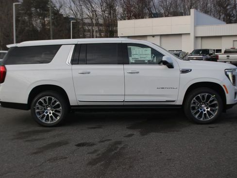 New 2026 GMC Yukon XL Denali w/ Sun & Power Step Package AWD/4WD image 8