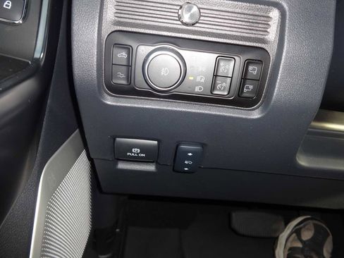 Used 2025 Ford F350 Platinum w/ FX4 Off-Road Package image 25