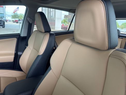 Used 2017 Toyota RAV4 Limited image 16