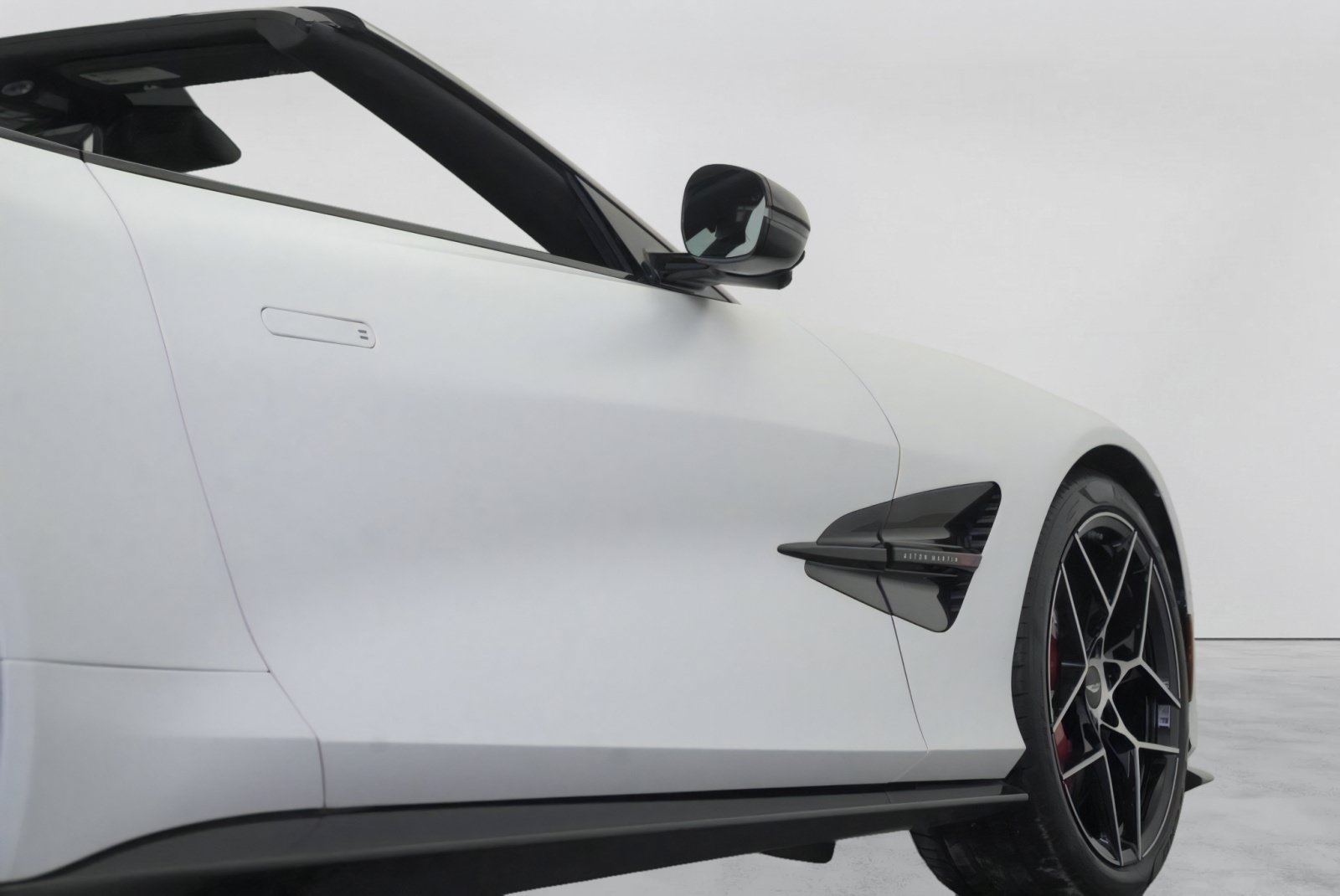New 2026 Aston Martin Vanquish Convertible RWD image 51