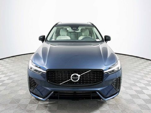 Used 2025 Volvo XC60 T8 Core image 2