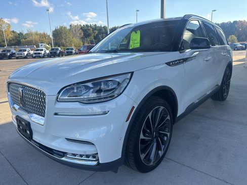 Used 2020 Lincoln Aviator Reserve w/ Equipment Group 202A image 2