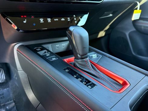 New 2026 Nissan Kicks SR w/ Cold Weather Package image 26