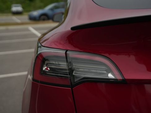 Used 2024 Tesla Model Y Long Range AWD/4WD image 40