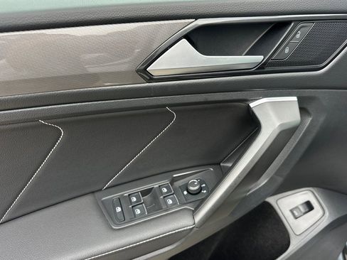 Used 2022 Volkswagen Tiguan SE image 11