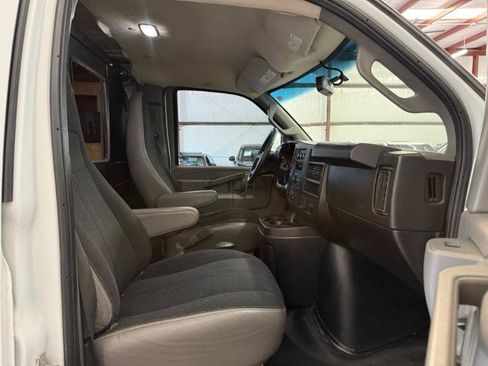 Used 2019 GMC Savana 2500 w/ Driver Convenience Package RWD image 15