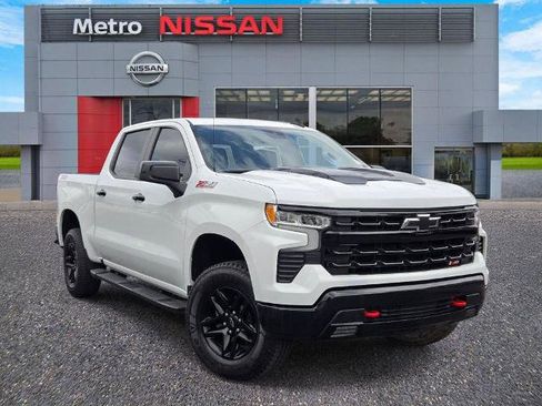 Used 2024 Chevrolet Silverado 1500 LT Trail Boss w/ Protection Package AWD/4WD image 1