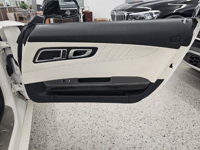 Used 2018 Mercedes-Benz AMG GT Roadster image 30