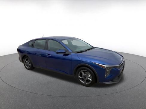 Used 2025 Kia K4 LXS image 2